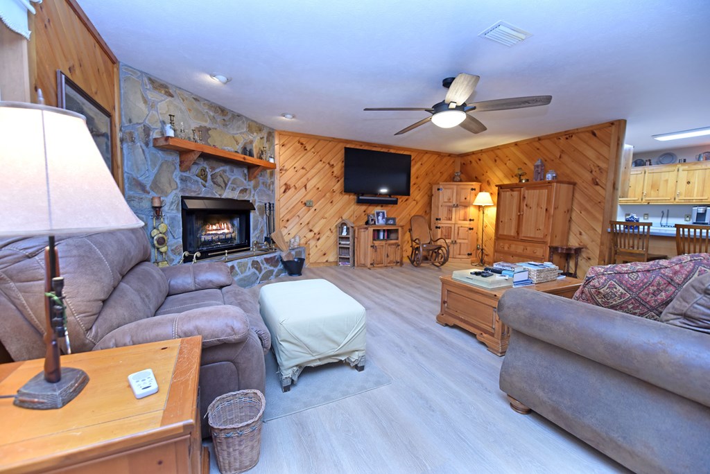 417379 Mineral Bluff Residential