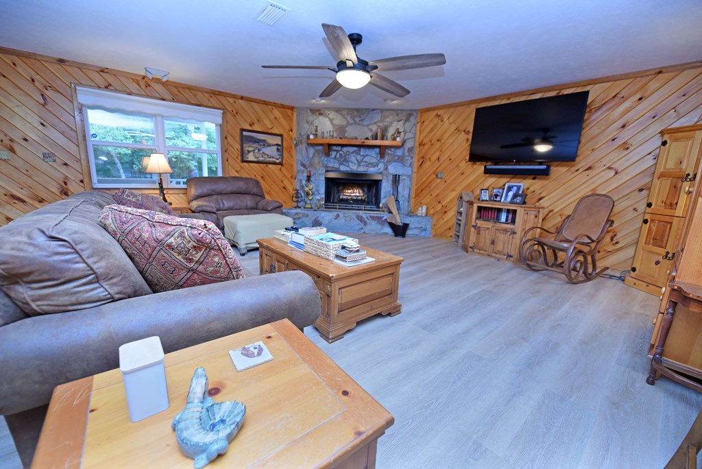 417379 Mineral Bluff Residential