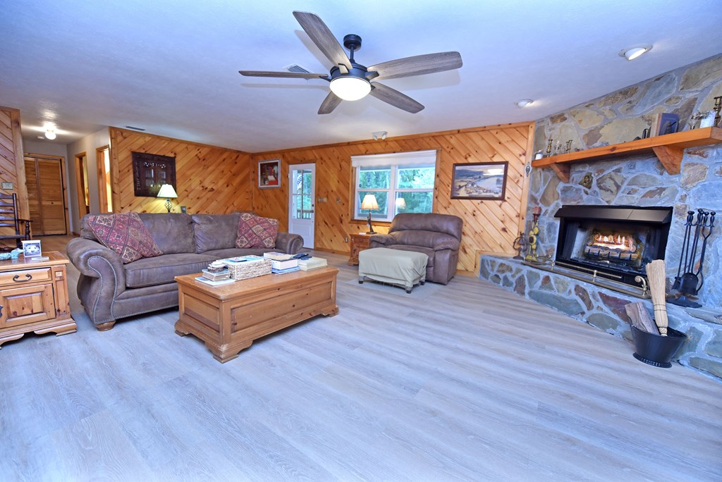 417379 Mineral Bluff Residential