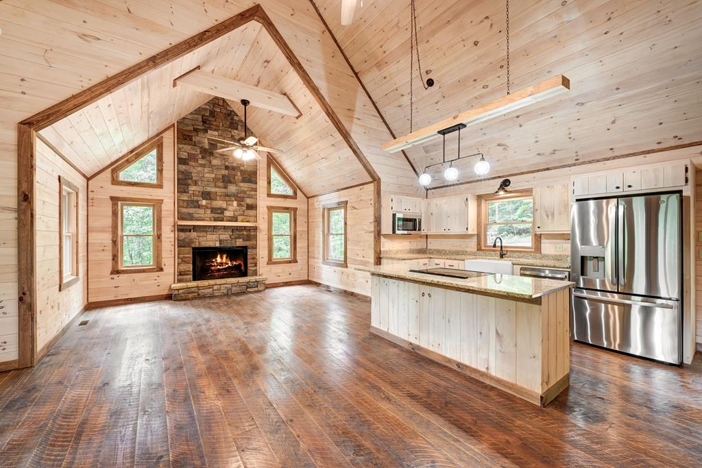 417435 Mineral Bluff Residential