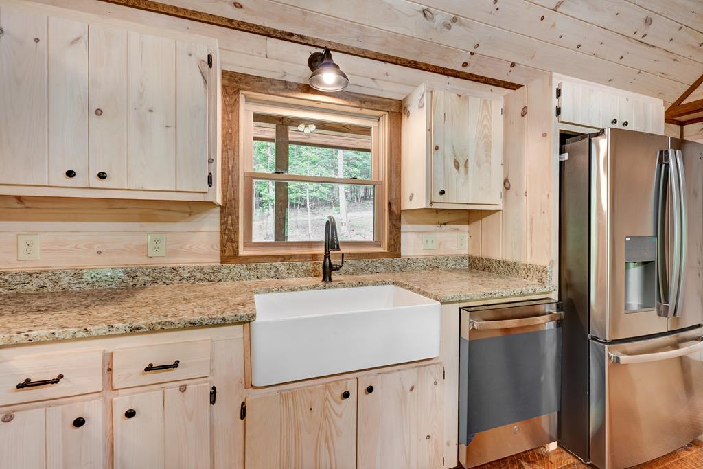 417435 Mineral Bluff Residential