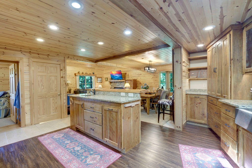 417493 Hiawassee Residential