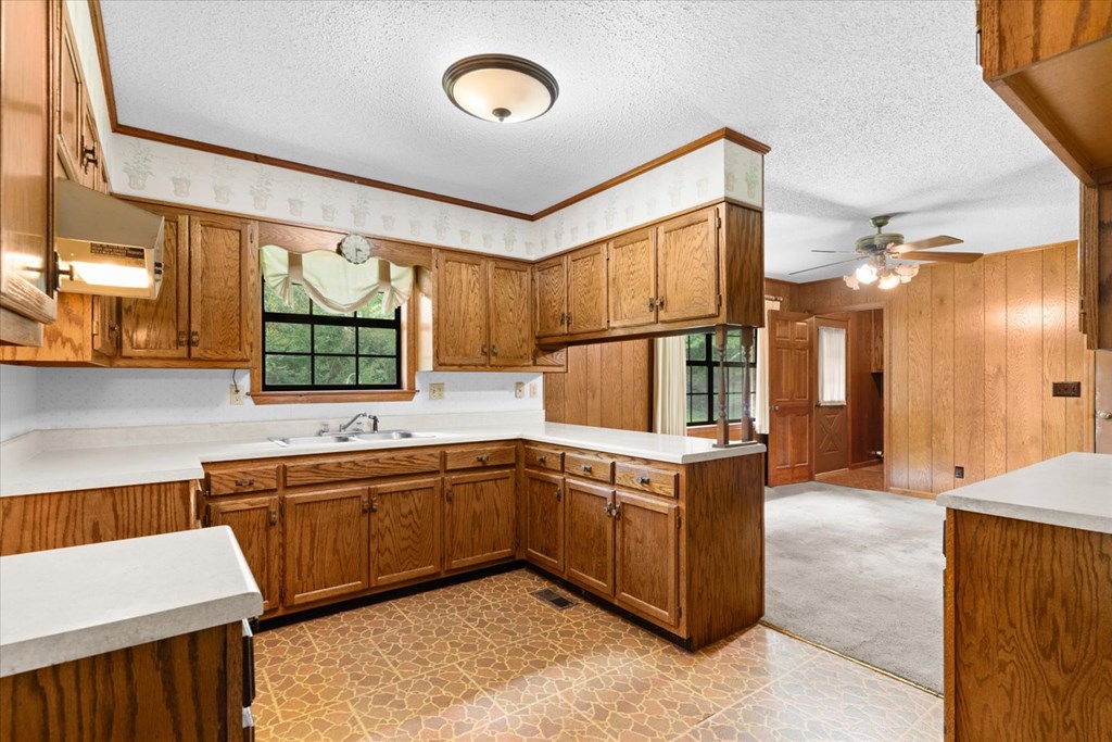 417522 Chatsworth Residential