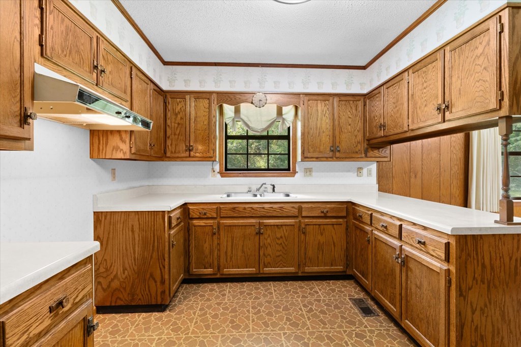 417522 Chatsworth Residential