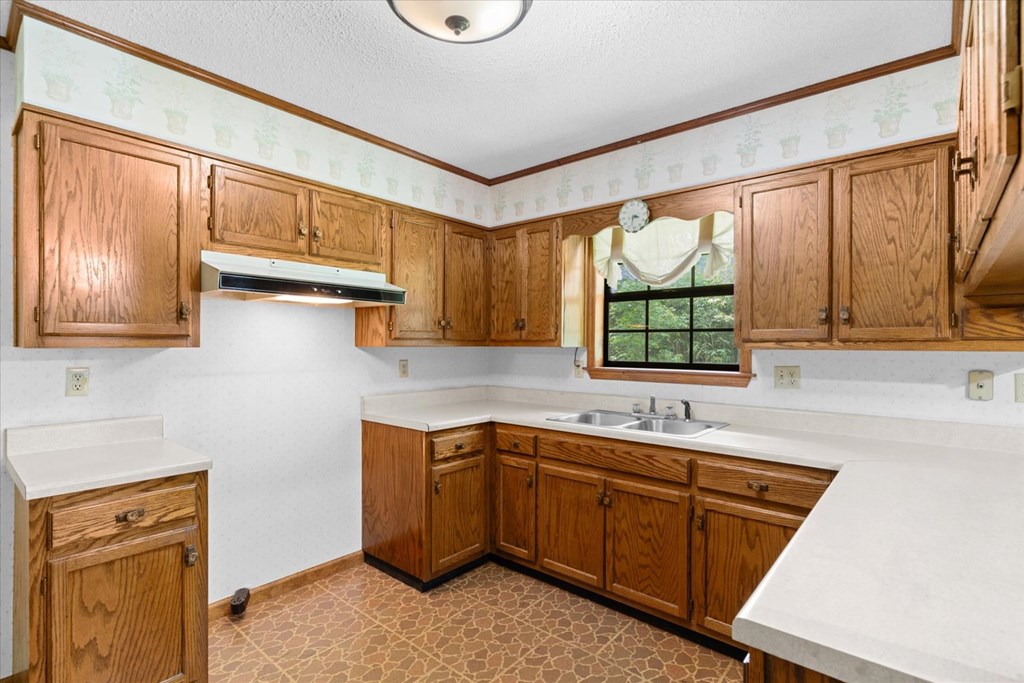 417522 Chatsworth Residential