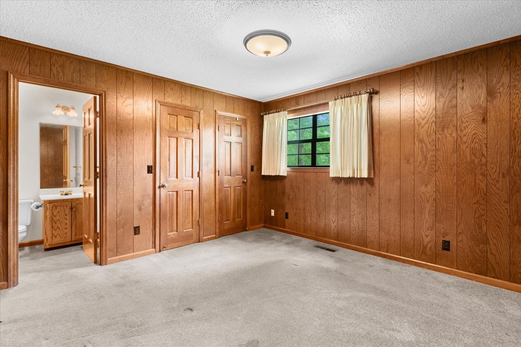 417522 Chatsworth Residential