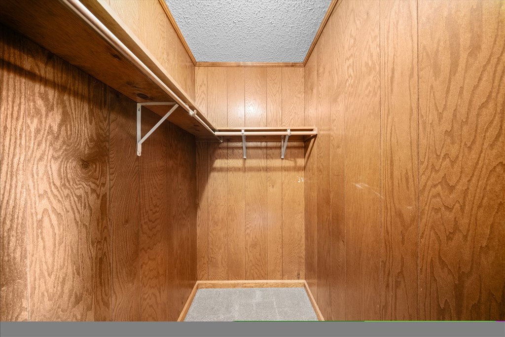 417522 Chatsworth Residential