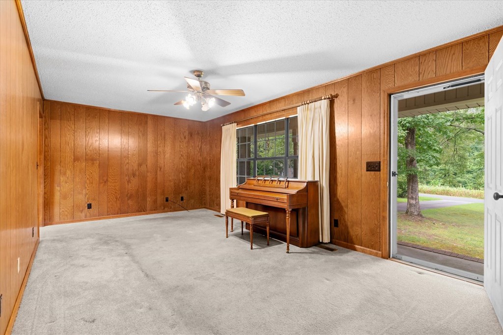 417522 Chatsworth Residential