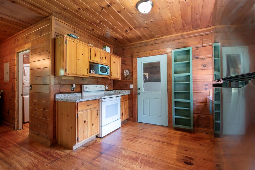 417541 Hayesville Residential
