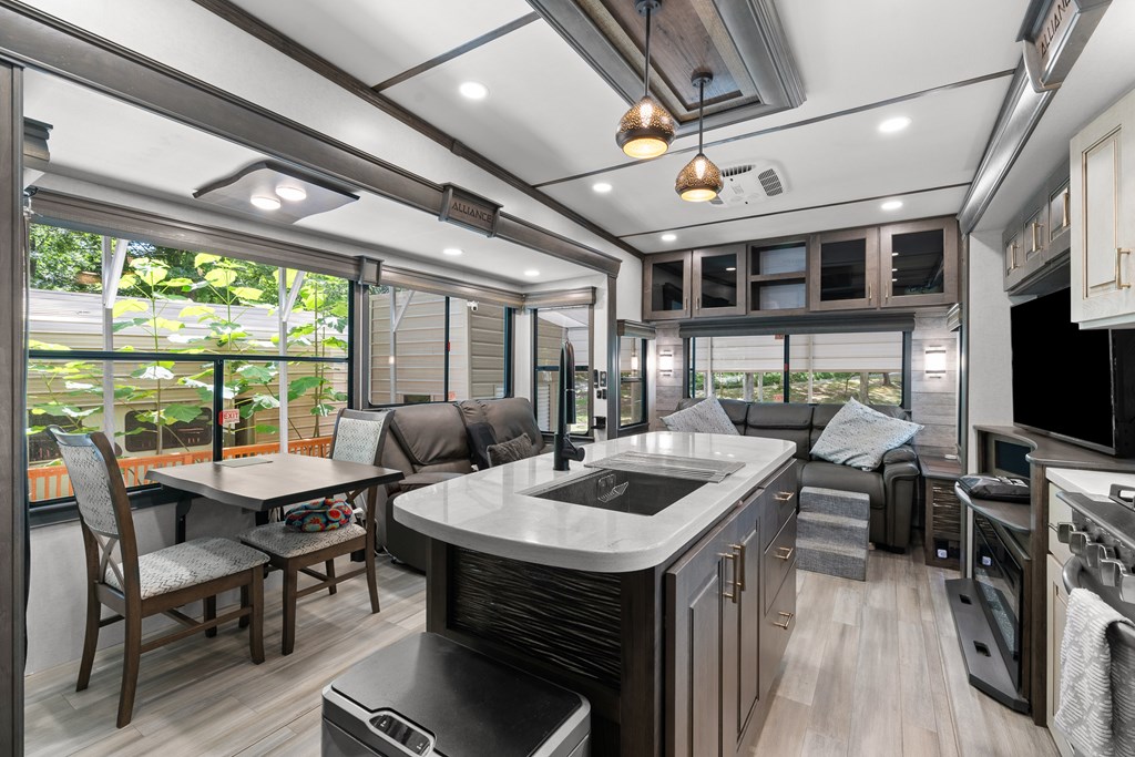 417560 Chatsworth Residential