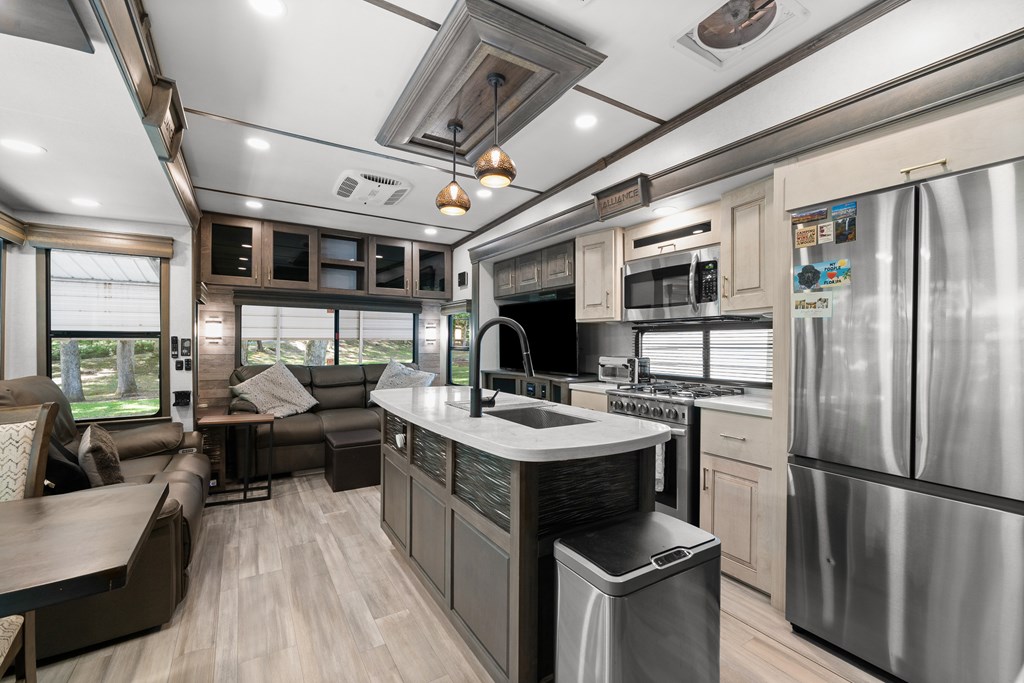 417560 Chatsworth Residential