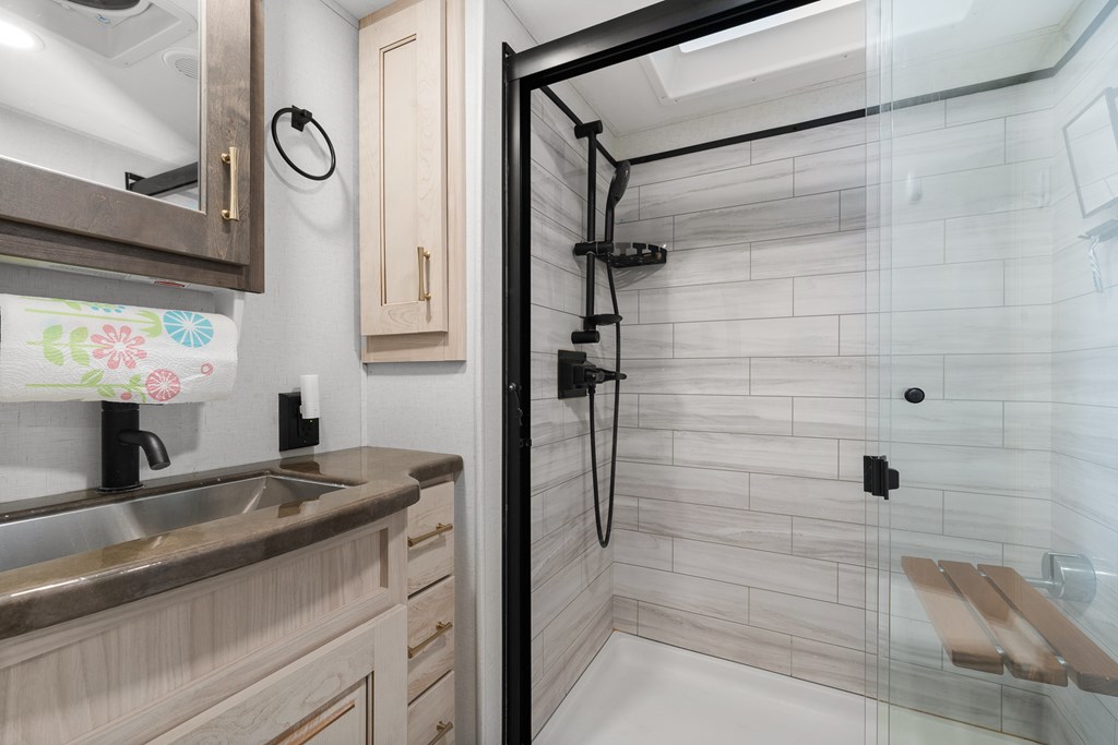 417560 Chatsworth Residential