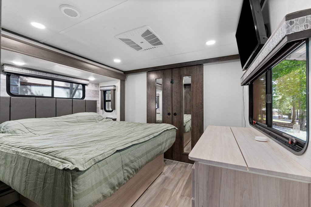 417560 Chatsworth Residential