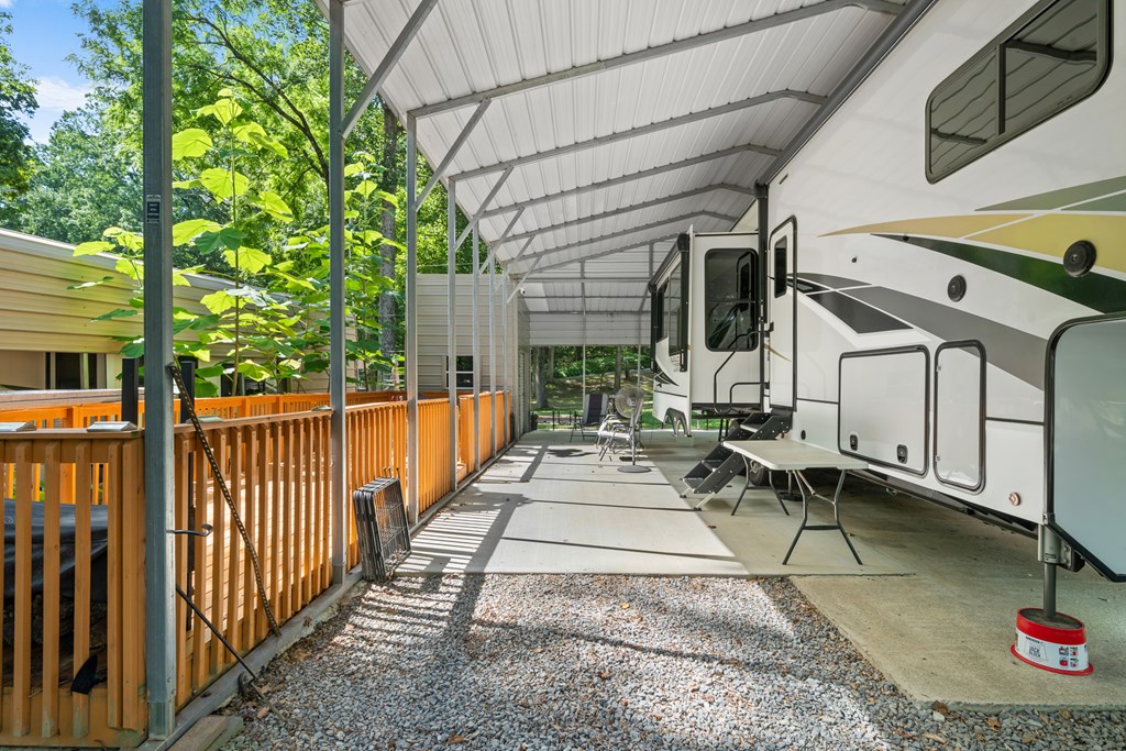 417560 Chatsworth Residential