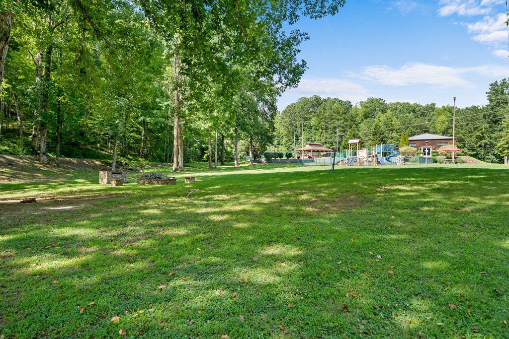 417560 Chatsworth Residential
