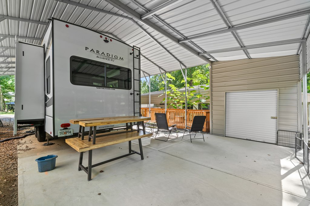 417560 Chatsworth Residential