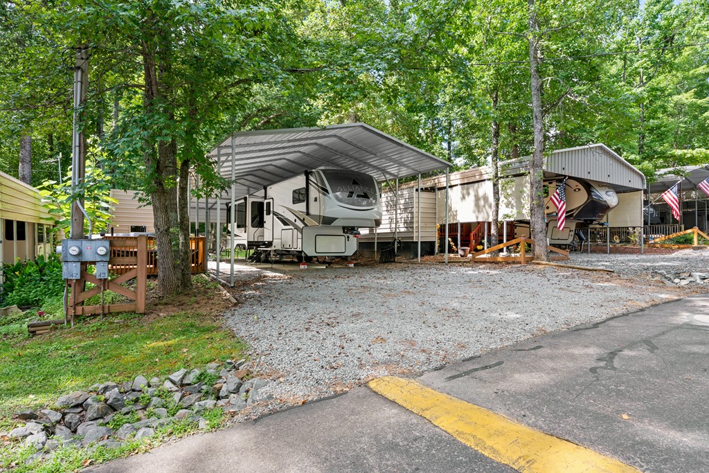 417560 Chatsworth Residential