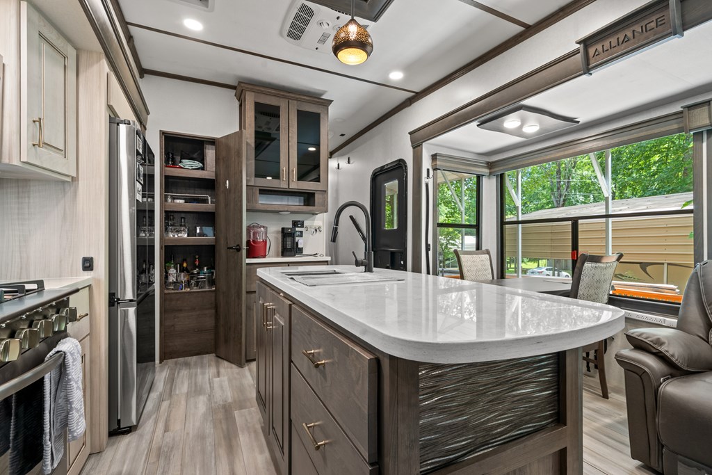 417560 Chatsworth Residential