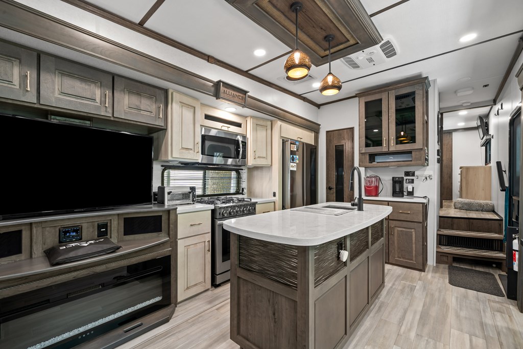 417560 Chatsworth Residential