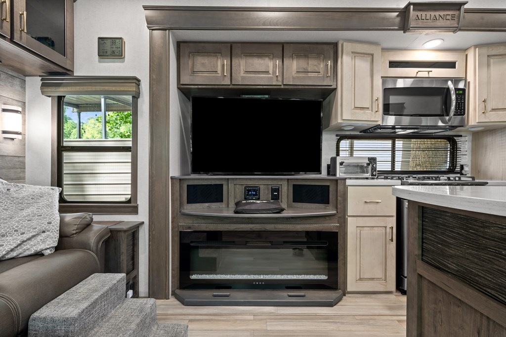 417560 Chatsworth Residential