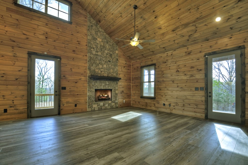 417657 Mineral Bluff Residential