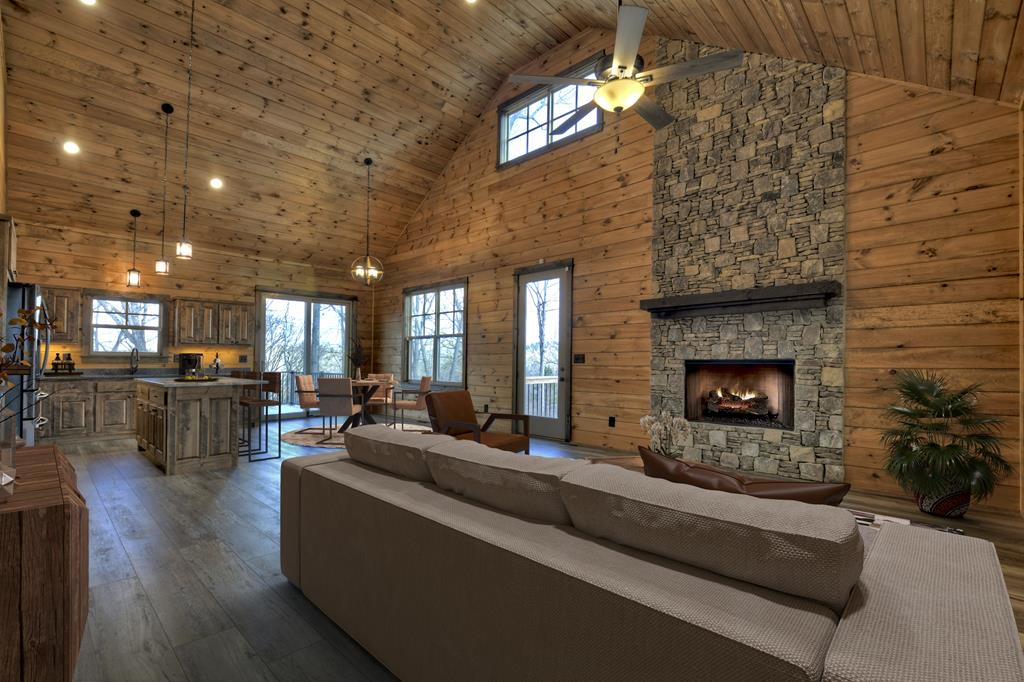 417657 Mineral Bluff Residential