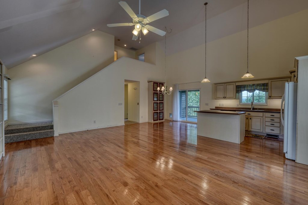 418087 Young Harris Residential
