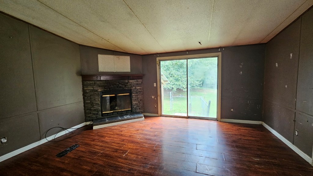 418166 Chatsworth Residential