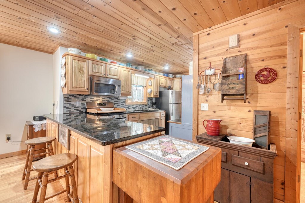 418493 Young Harris Residential