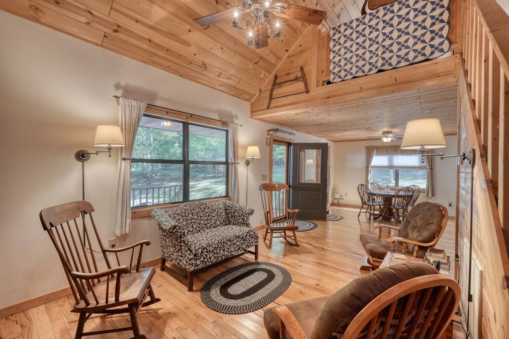418493 Young Harris Residential