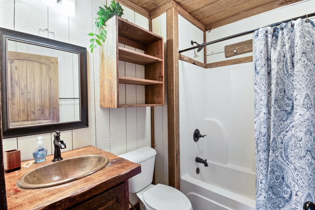 418605 Blue Ridge Residential