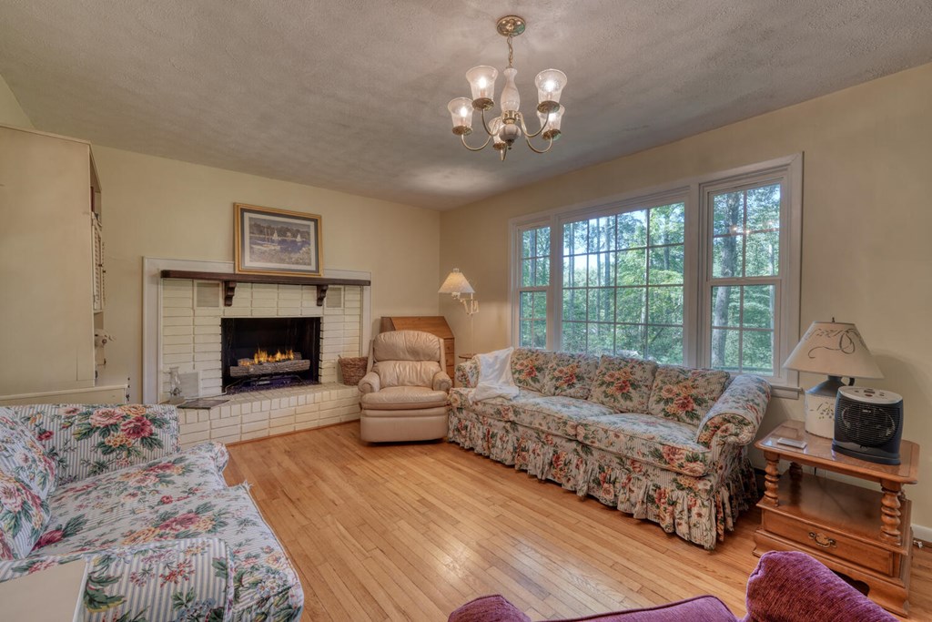 418637 Hayesville Residential