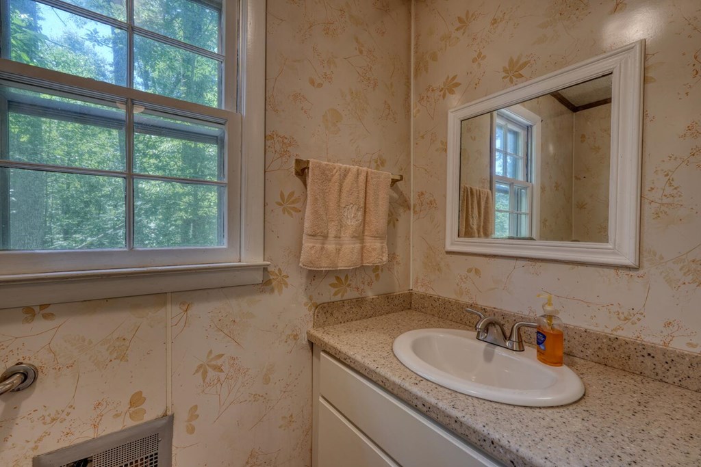 418637 Hayesville Residential