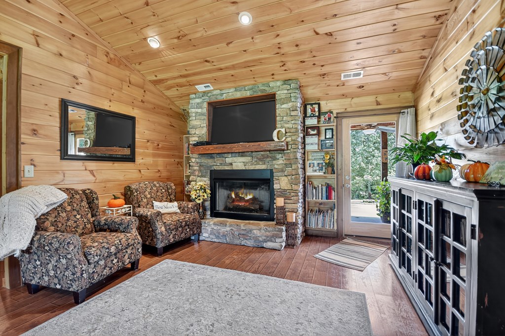 418639 Mineral Bluff Residential