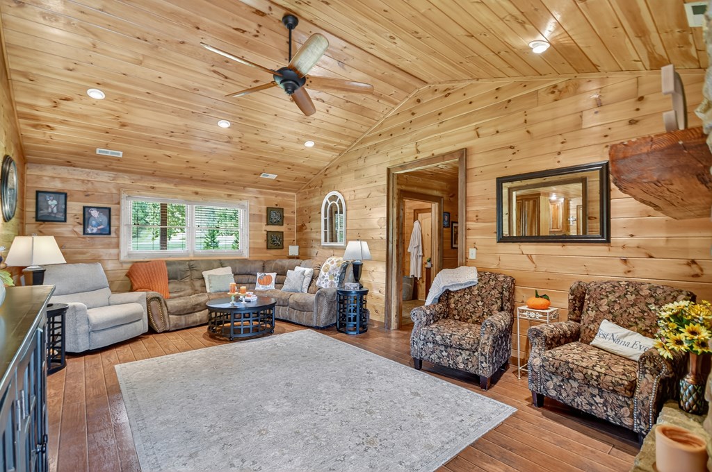 418639 Mineral Bluff Residential