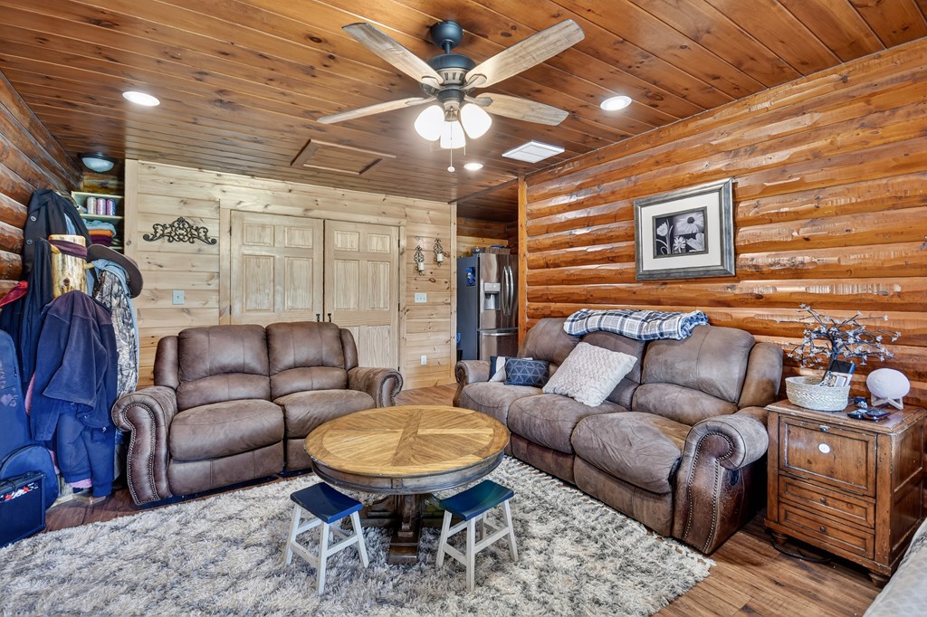 418639 Mineral Bluff Residential