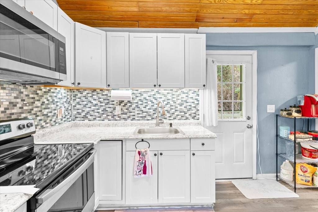 418709 Chatsworth Residential