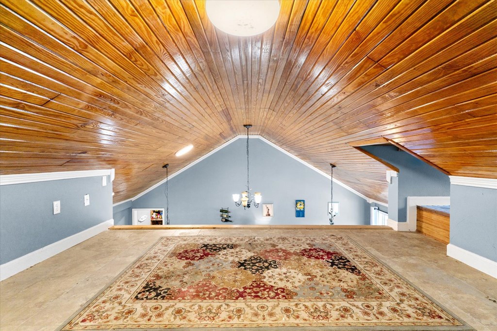 418709 Chatsworth Residential