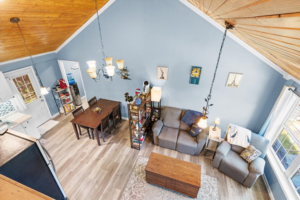 418709 Chatsworth Residential