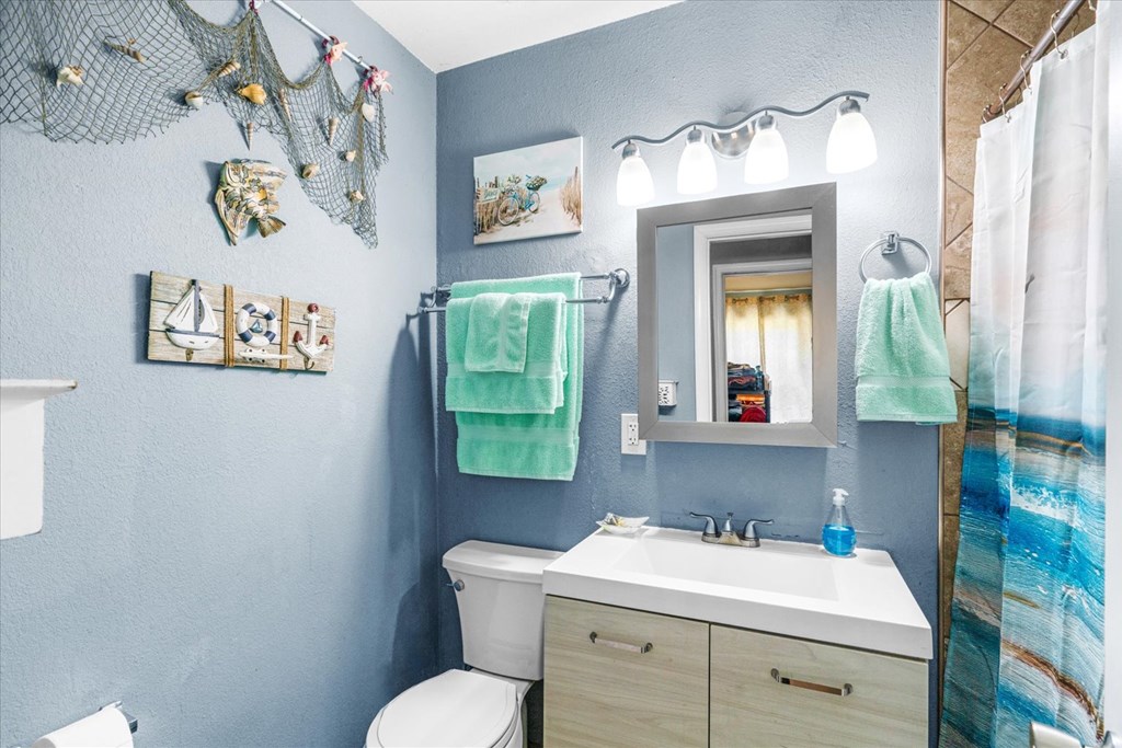418709 Chatsworth Residential