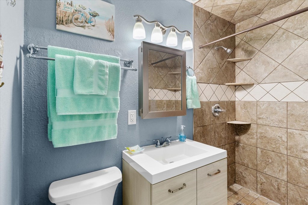 418709 Chatsworth Residential