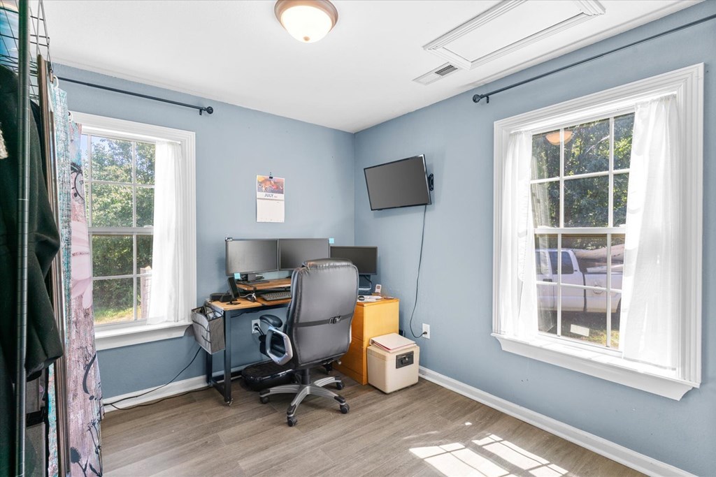 418709 Chatsworth Residential
