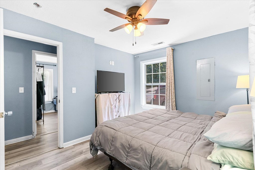 418709 Chatsworth Residential