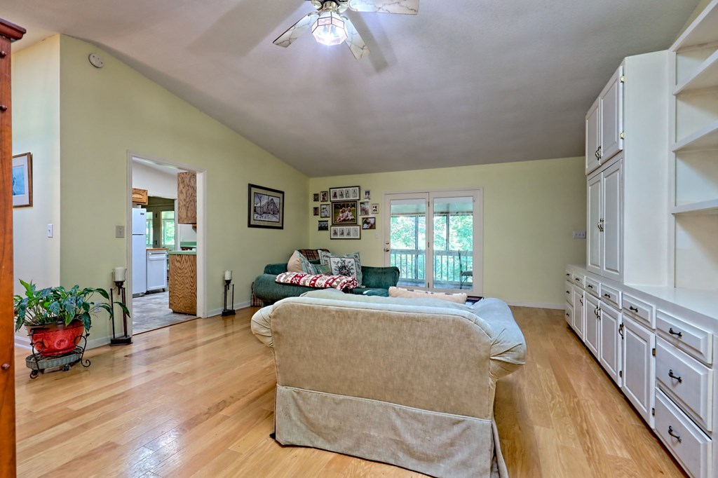418736 Young Harris Residential