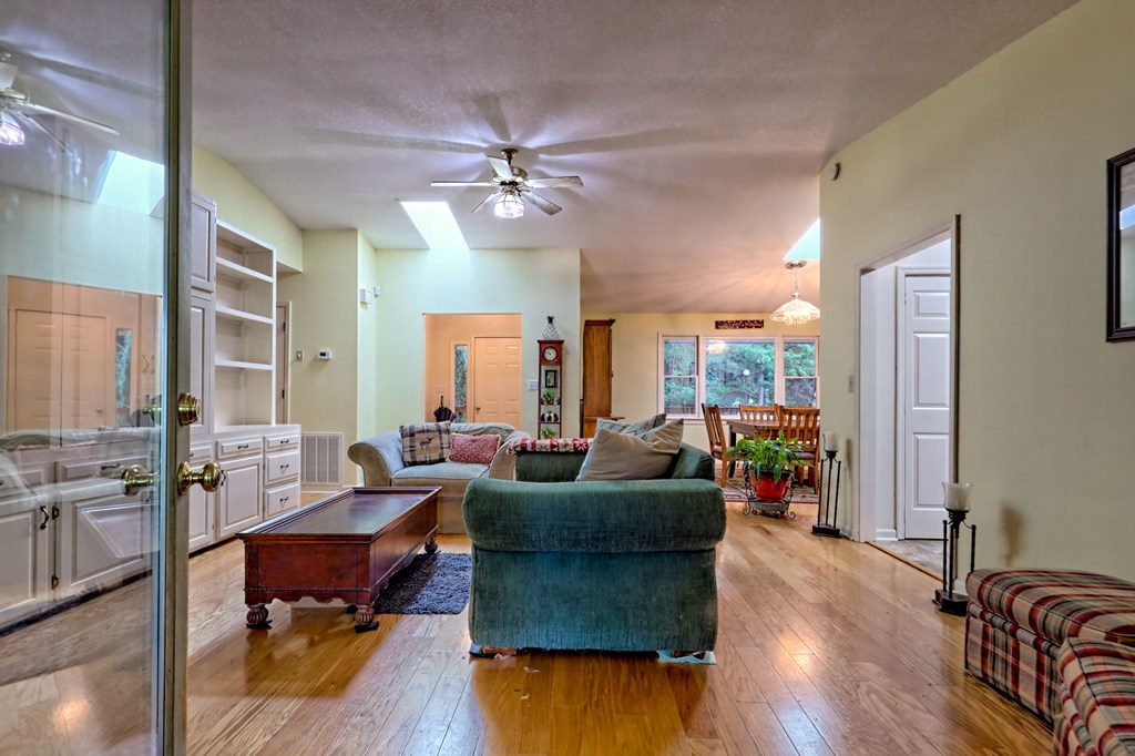 418736 Young Harris Residential