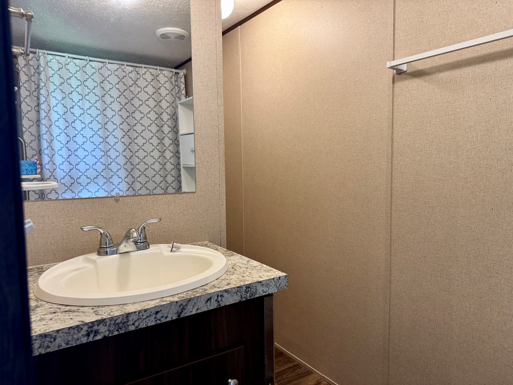 418754 Chatsworth Residential