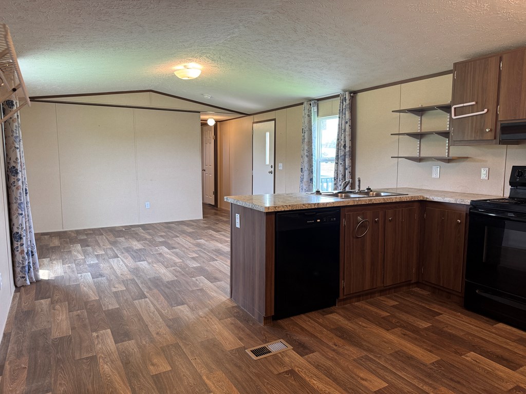 418754 Chatsworth Residential