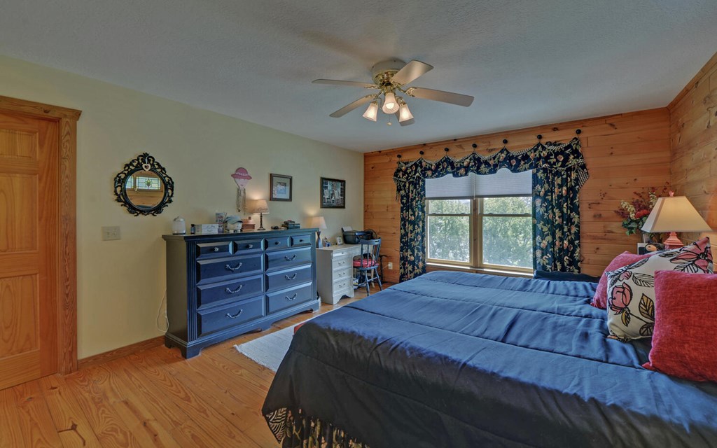 418782 Young Harris Residential