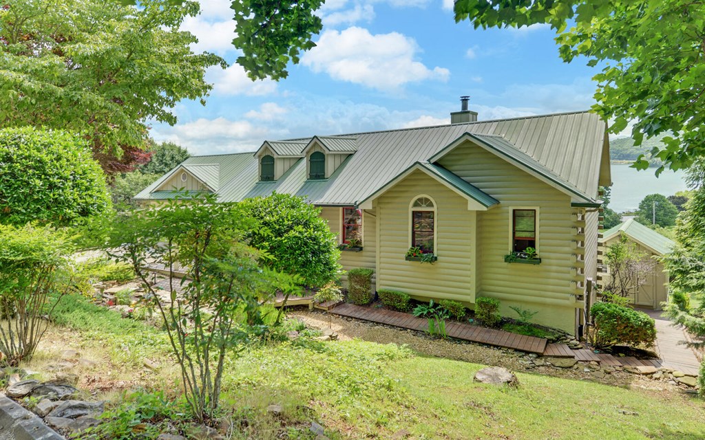 418782 Young Harris Residential