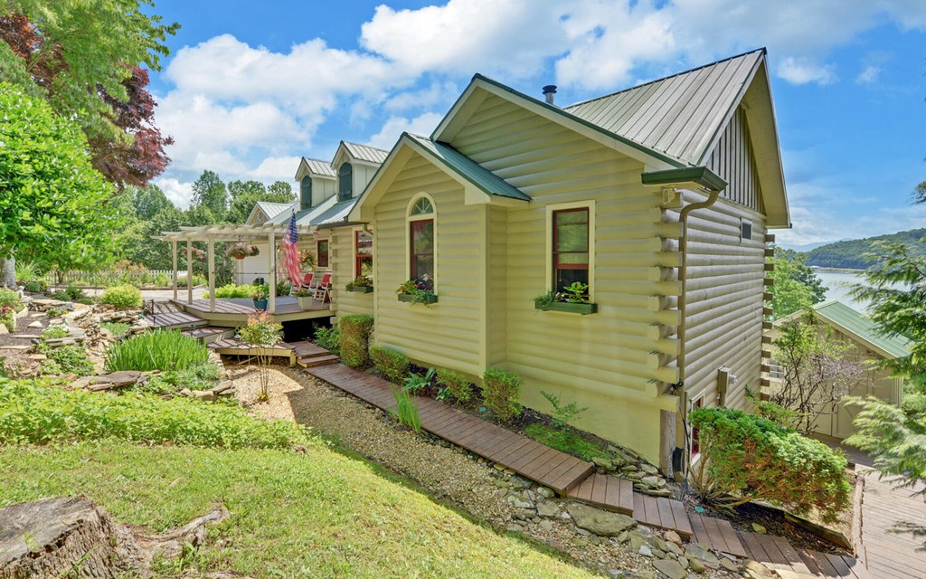 418782 Young Harris Residential